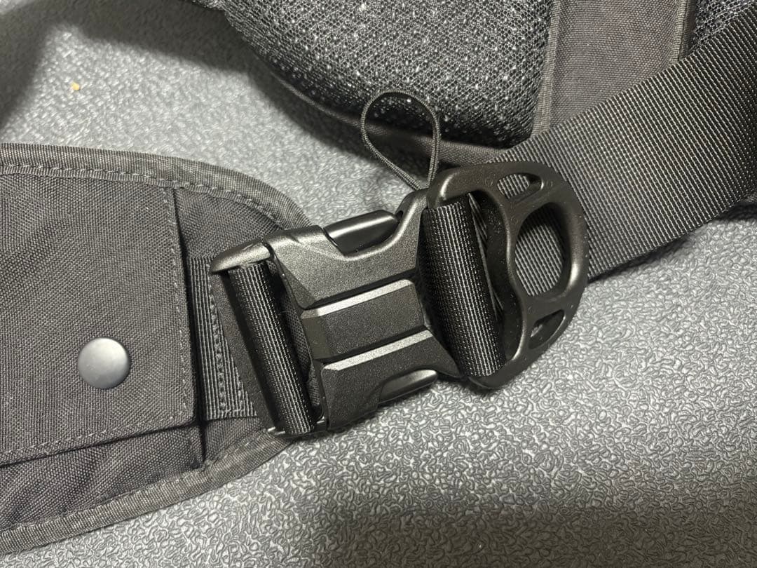 Hugoo ヒップシート　ブラック×ベージュ　ハグー