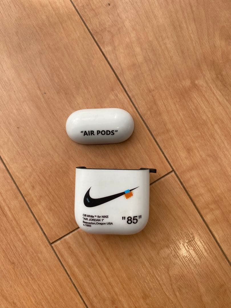 ヘッドホン Apple AirPods MV7N2J/A