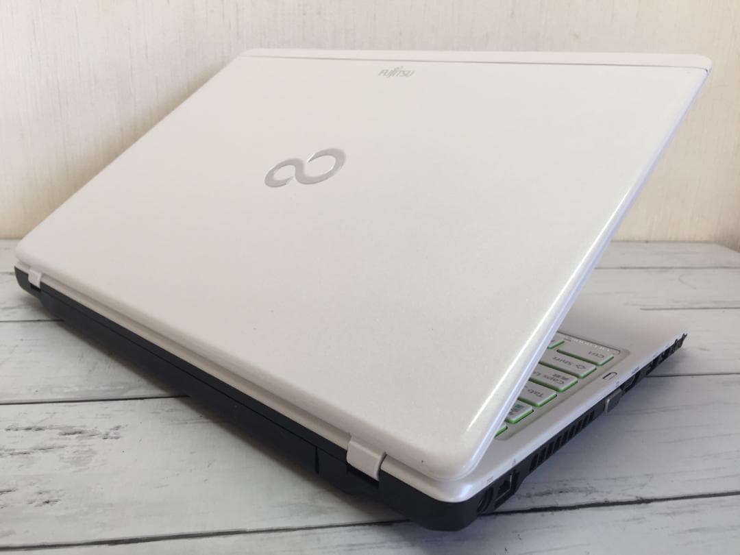 富士通　LIFEBOOK SH54/G13.3型液晶 軽量コンパクトパソコン