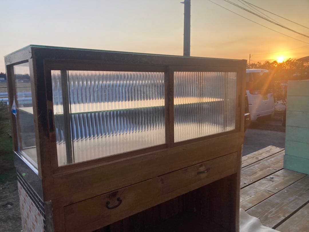 昭和レトロ　たばこ屋ガラスショーケース　タイル貼り、背面ガラス引戸　中棚1段