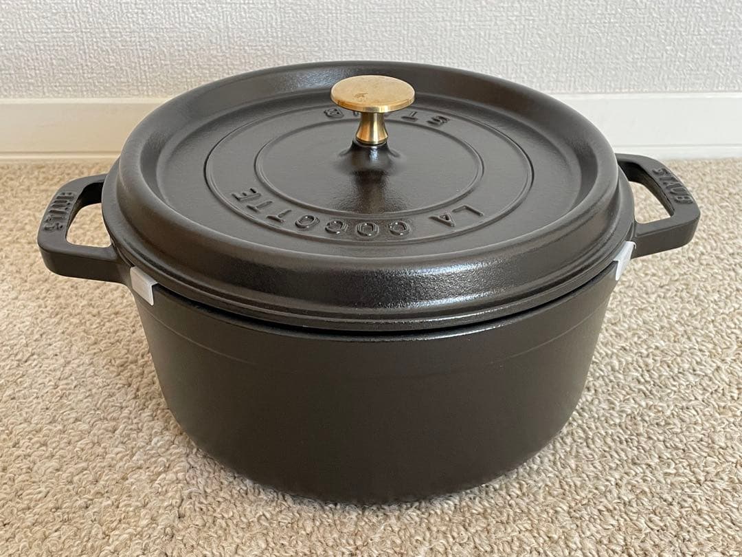 staub ストウブ　ココットラウンド　24cm 黒　ブラック