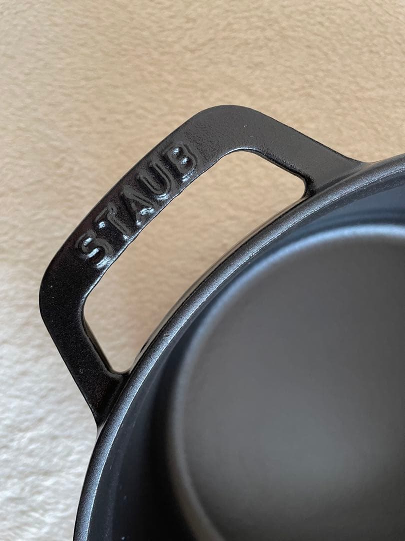 staub ストウブ　ココットラウンド　24cm 黒　ブラック