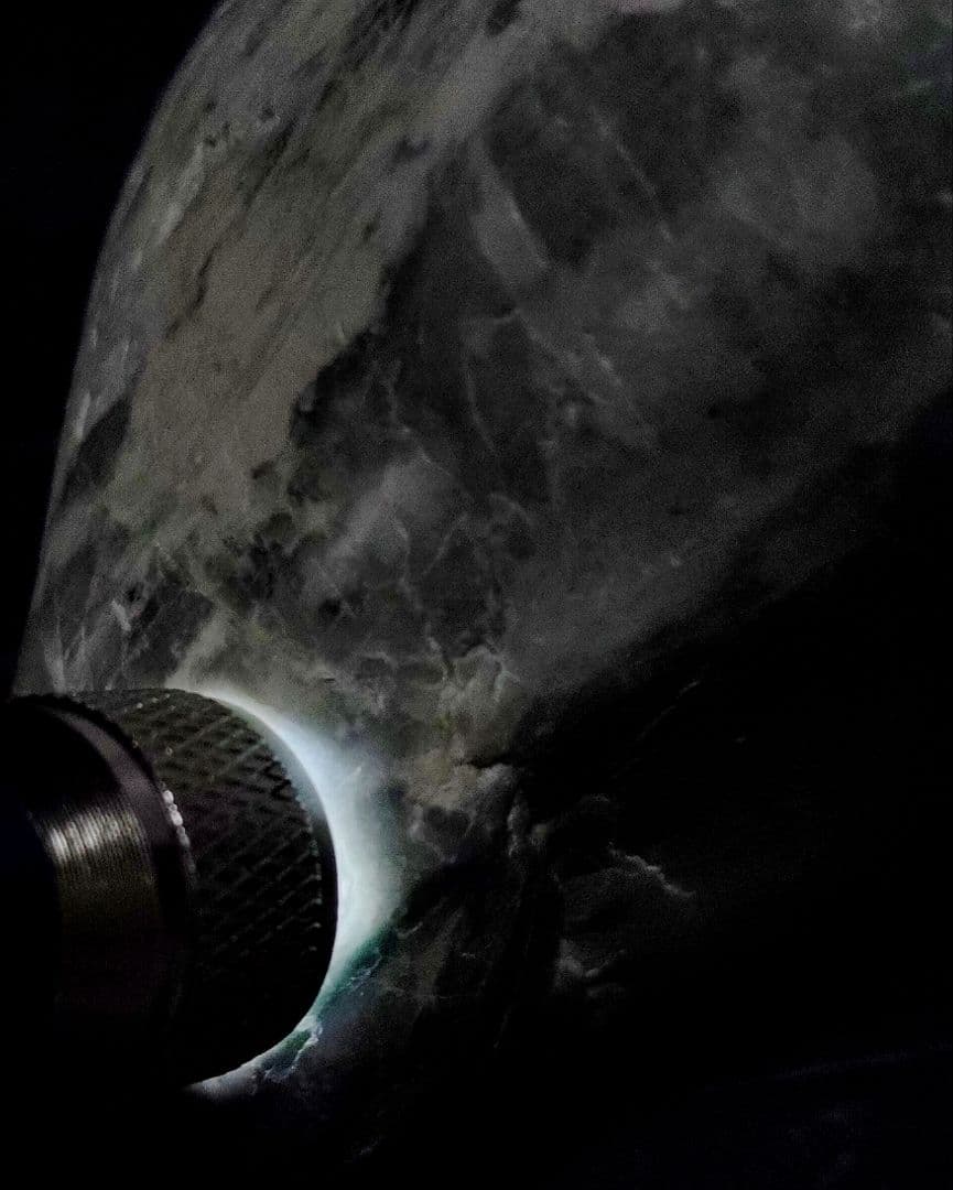 ★翡翠原石★糸魚川翡翠【海石青系・バレル573ｇ】