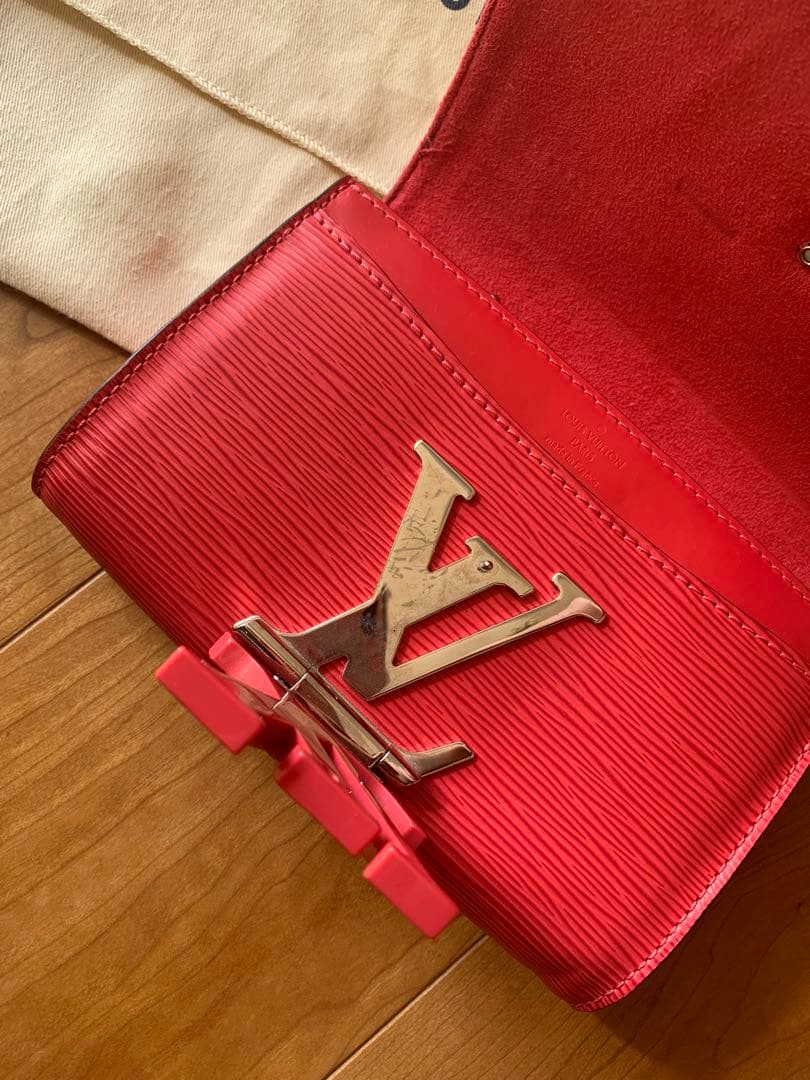 週末お値下げ中 Louis Vuitton エピレザー ショルダーバッグ