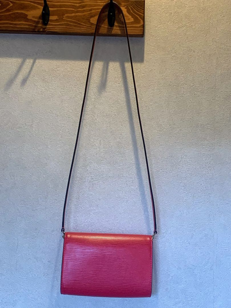 週末お値下げ中 Louis Vuitton エピレザー ショルダーバッグ