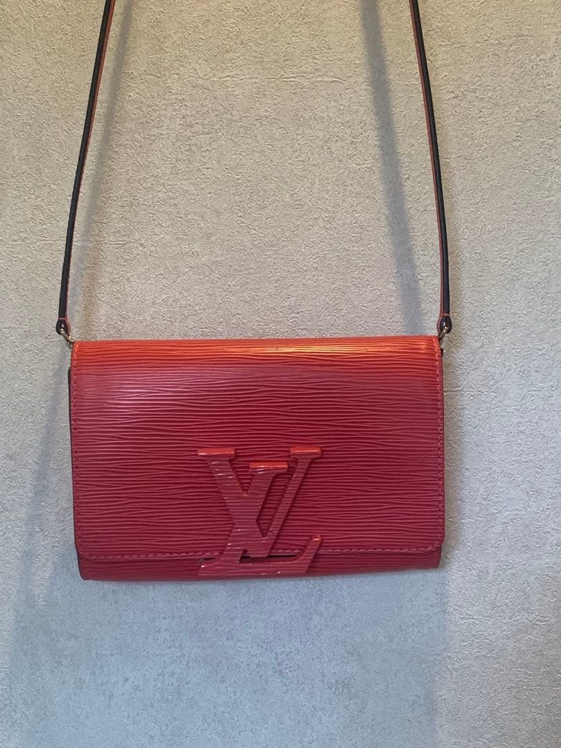 週末お値下げ中 Louis Vuitton エピレザー ショルダーバッグ