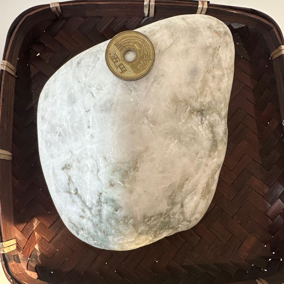 【特大】糸魚川翡翠　1508g！　うっすらラベと一部に翠　水石