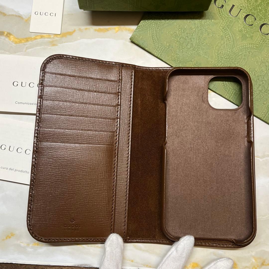 【新品未使用】GUCCI スマホケース iPhone15 手帳型　ラスト