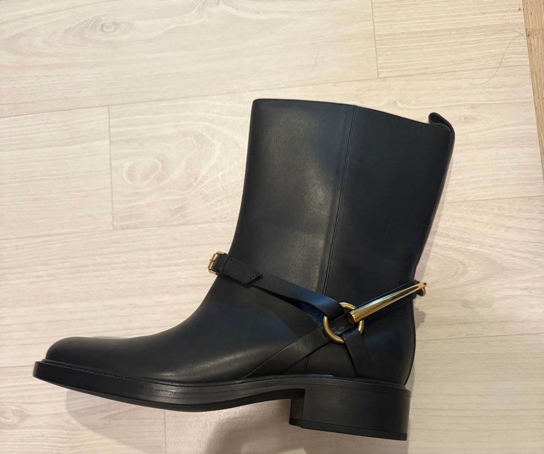 値下げgucciブラックレザーミドルブーツ新品未使用