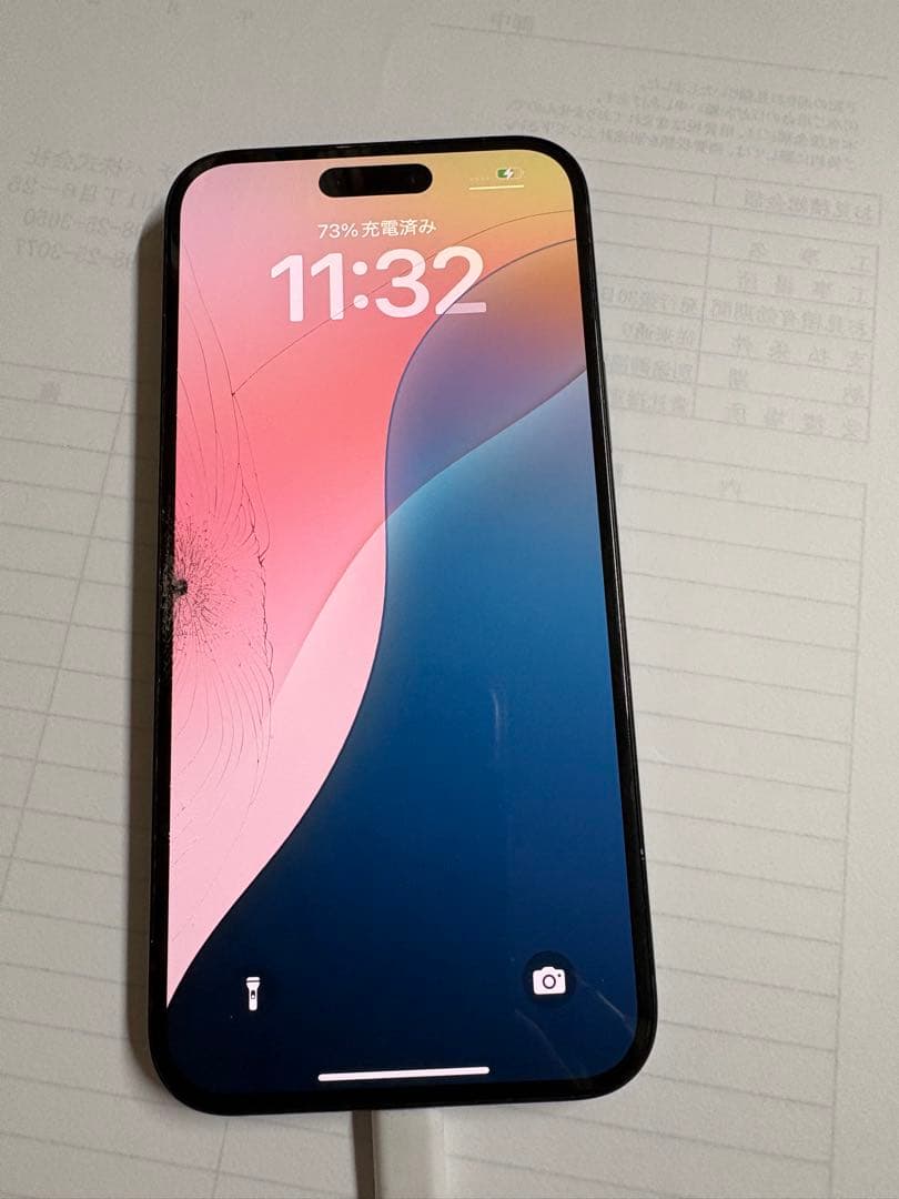 Apple iPhone15ブラック画面にひびあり