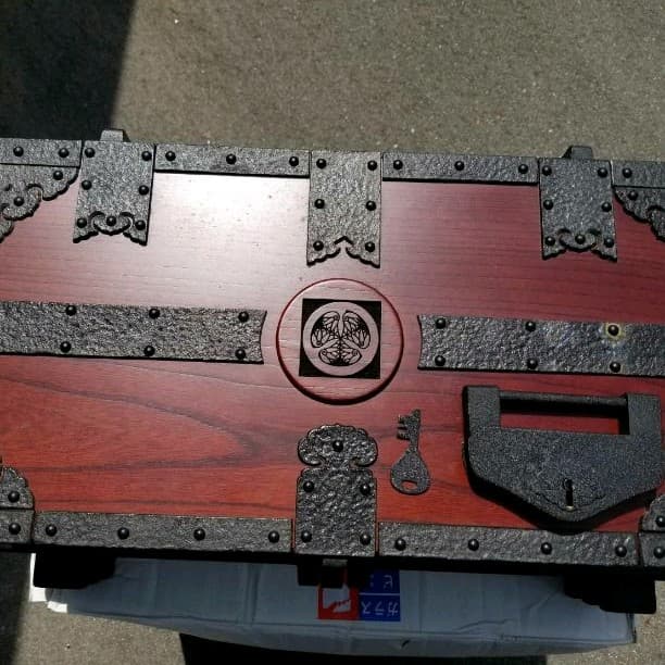 近代製の素晴らしい千両箱 工芸品 珍しいです。