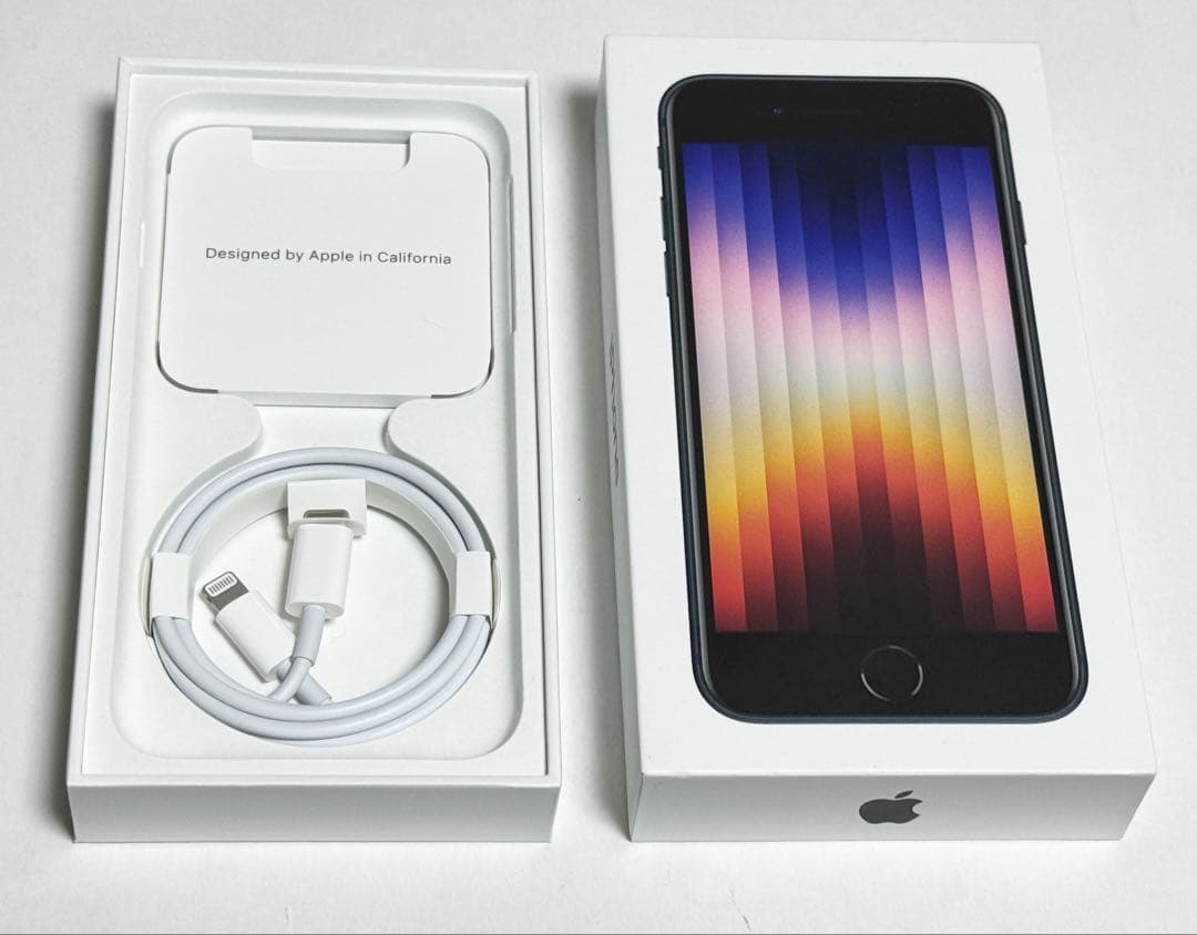 美品　2024年9月購入品　バッテリー100％　iPhone SE 3 64GB