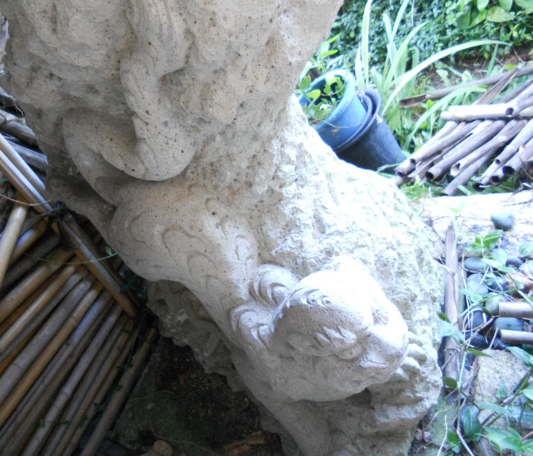 石灯籠 超希少 珍品 獅子 虎 燈篭 です。