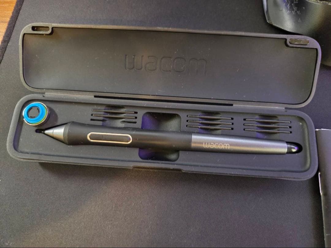 Wacom 液晶ペンタブレット Cintiq 13HD DTK-1300/K0