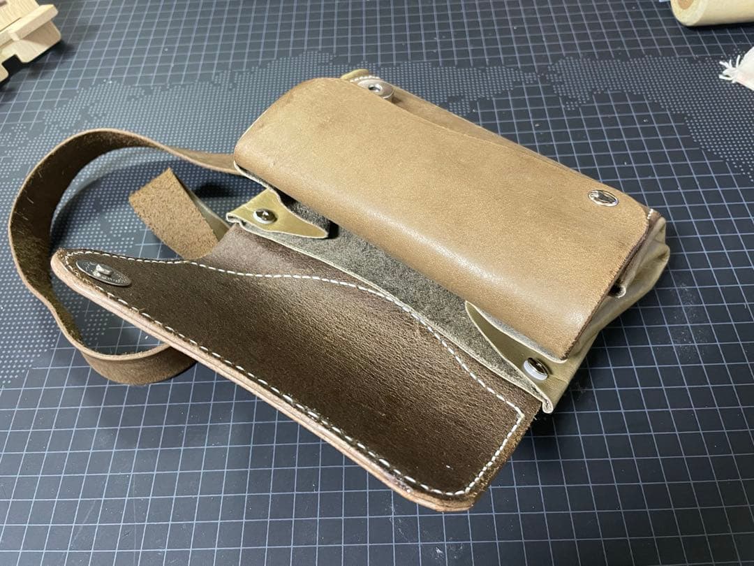 ボディバッグ　ショルダーバッグ　ホーウィン社製　馬革　イタリアンレザー　革製品