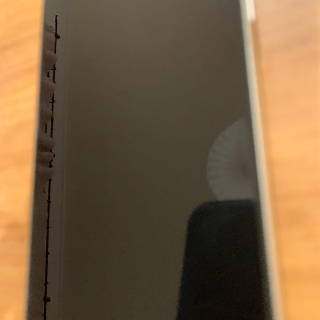 iPhone se 第3世代　スターライト　64ギガ