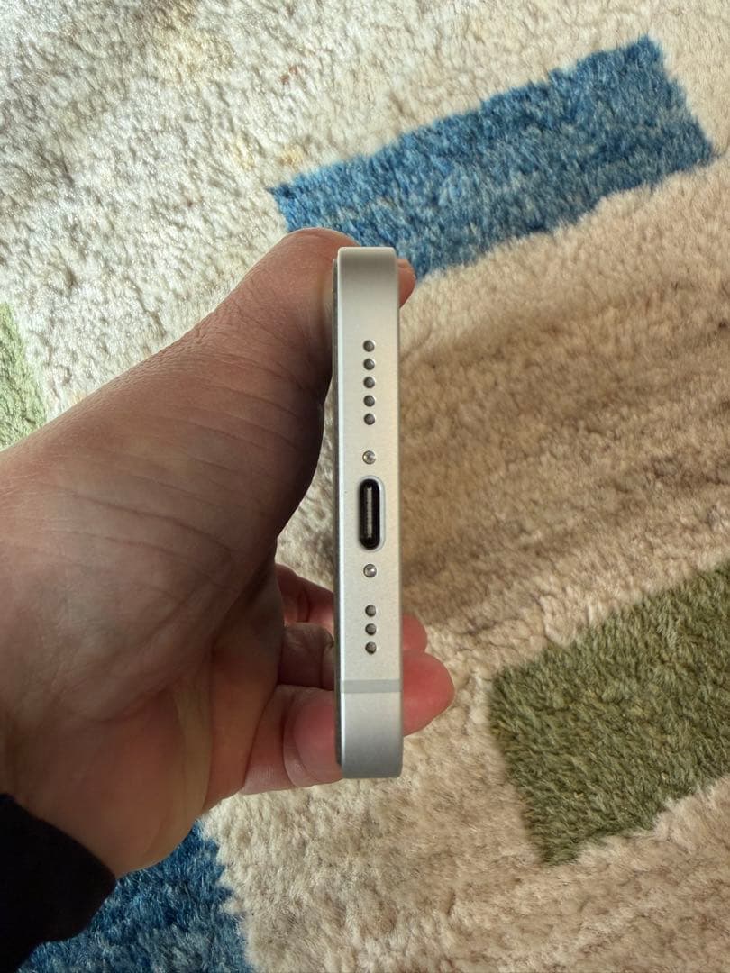 iPhone 16e 128GB ホワイト バッテリー100% ROOT CO