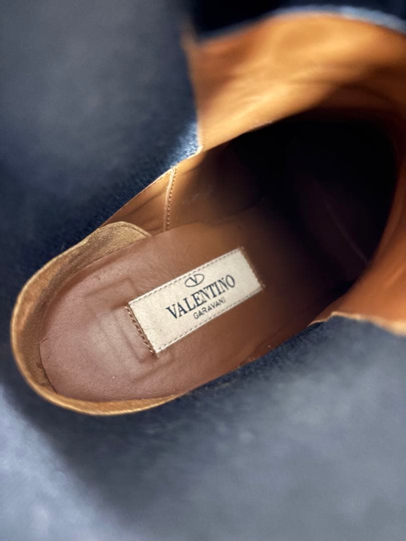 VALENTINO ガラヴァーニ スタッズブーティ 黒