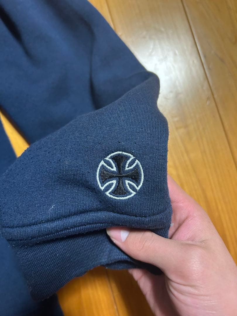 independent 00s フーディ