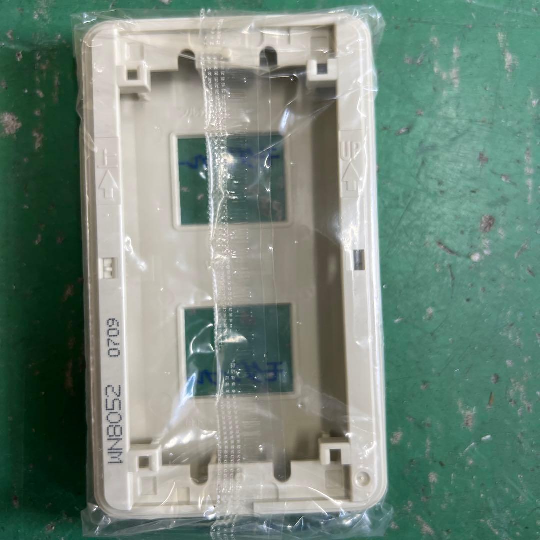 モダン腰高プレート　2コ用　ミルキーホワイト　20枚入1箱