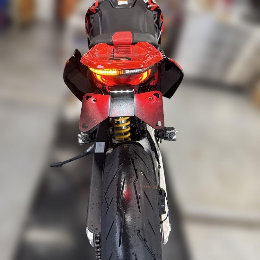 ハイパーモタード698 フロントウィンカー&フェンダーレスKIT