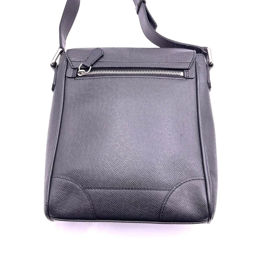 極美品　ルイヴィトン　タイガ ルカ ショルダーバッグ 25071401