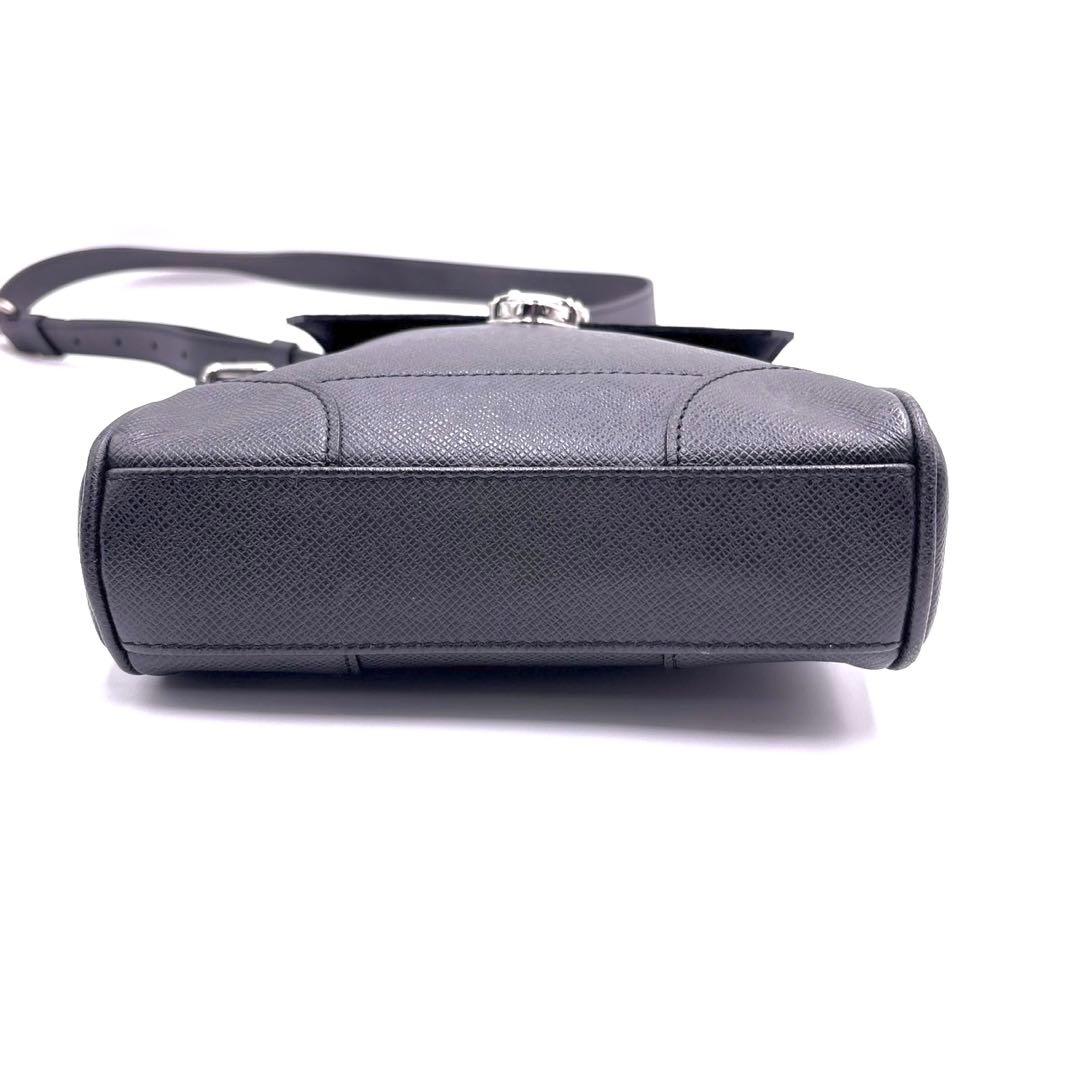 極美品　ルイヴィトン　タイガ ルカ ショルダーバッグ 25071401