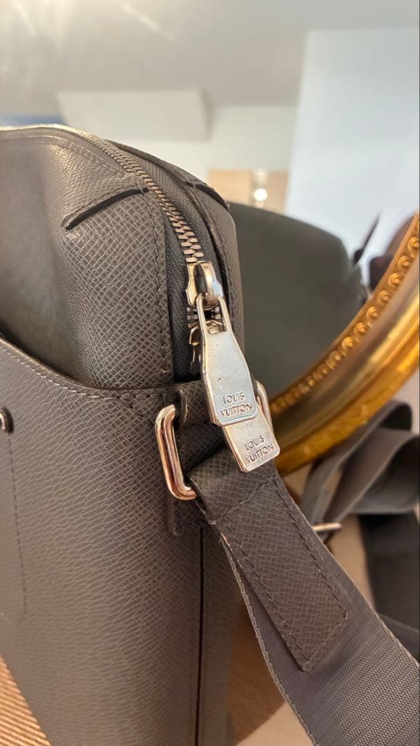 LOUIS VUITTON　値段交渉可　タイガ　グリゴリ メッセンジャーPM