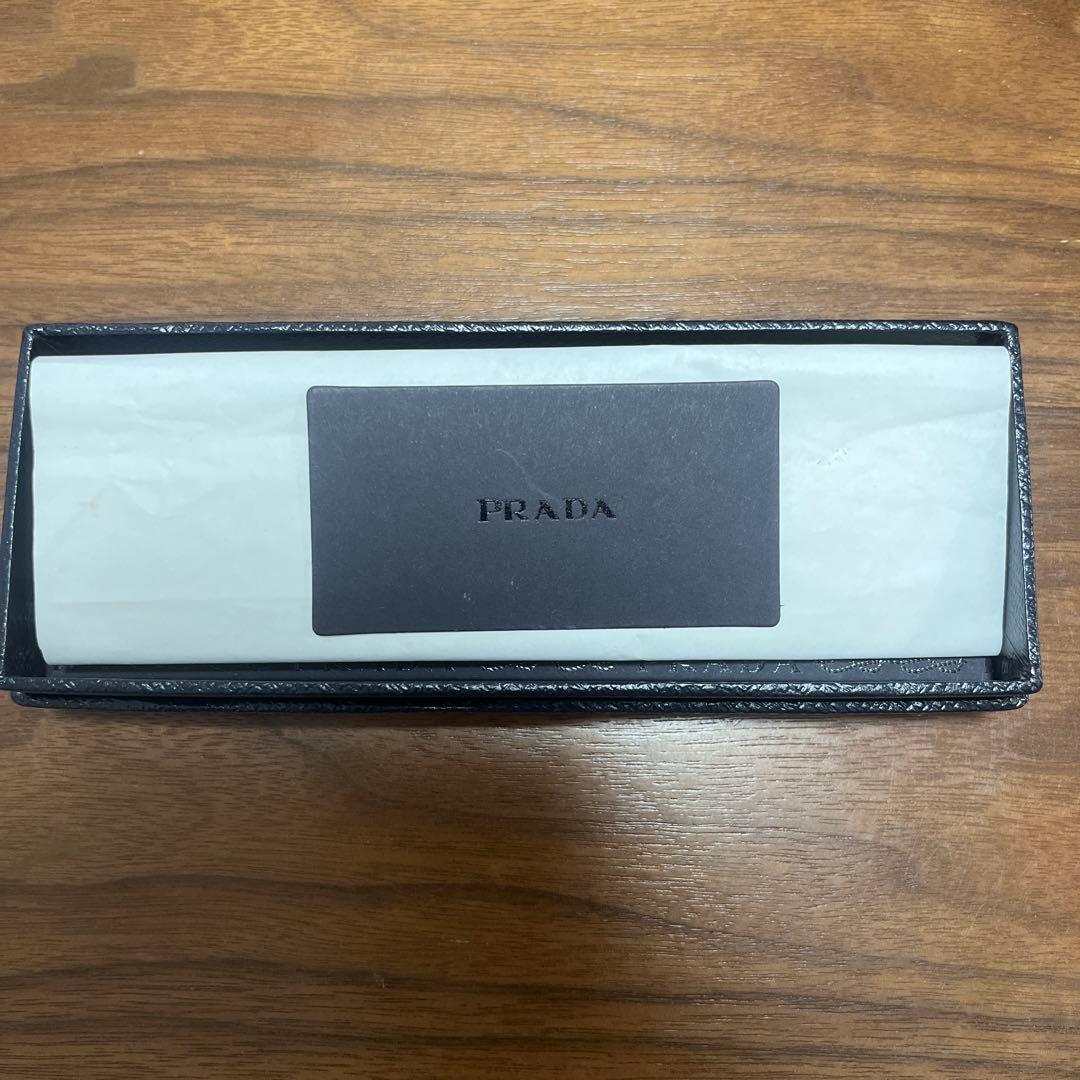 PRADA 黒レザー キーホルダー