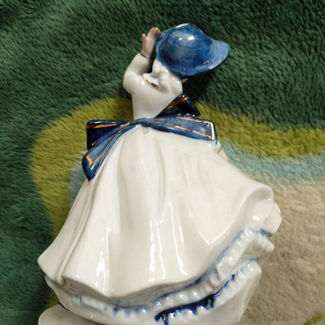 オルゴール　ハンドメイド　つやあり陶器　舞い踊るレディ　回転しながら奏でます