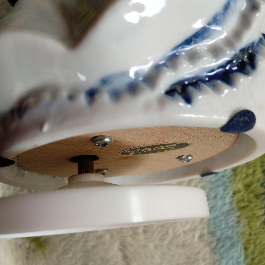 オルゴール　ハンドメイド　つやあり陶器　舞い踊るレディ　回転しながら奏でます