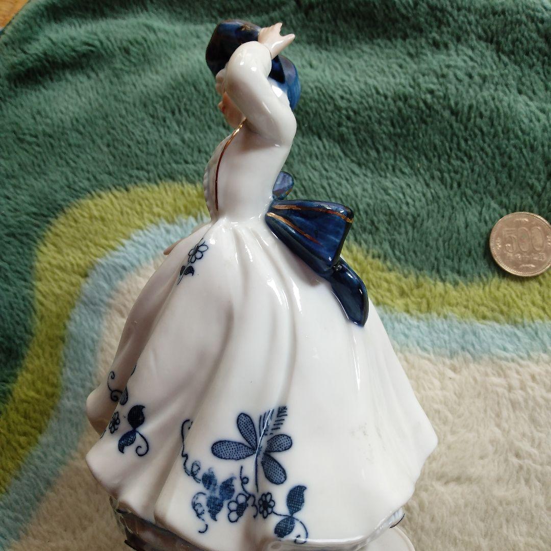 オルゴール　ハンドメイド　つやあり陶器　舞い踊るレディ　回転しながら奏でます