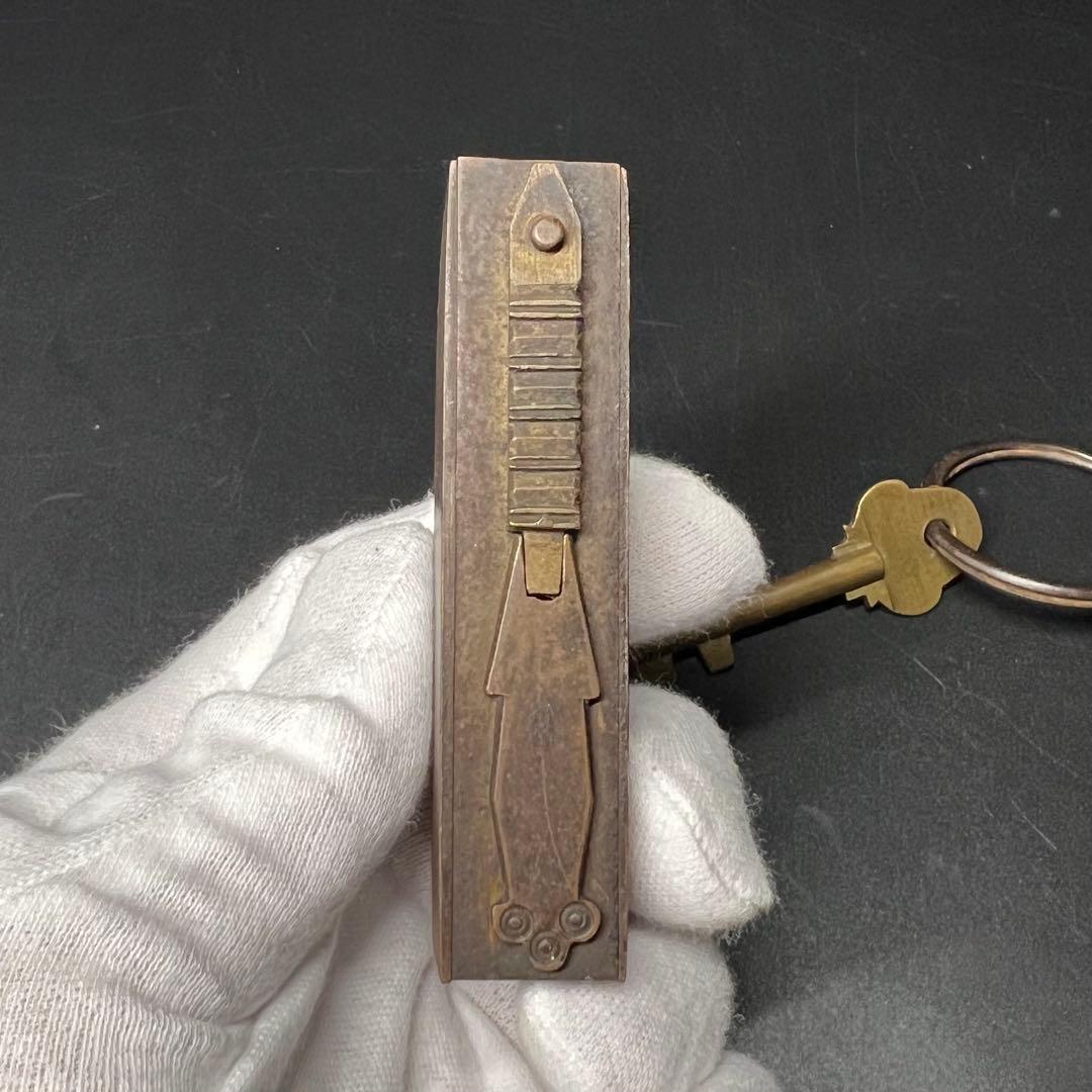 ◎古道具 庵々◎清末〜民国期 真鍮製カラクリ錠前 剣文様 ビットキー付◎珍品中国