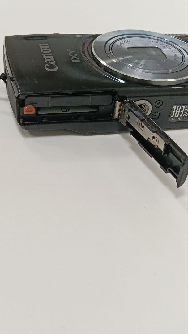 CANON　IXY 120 　PC2048 デジカメ　充電器付き