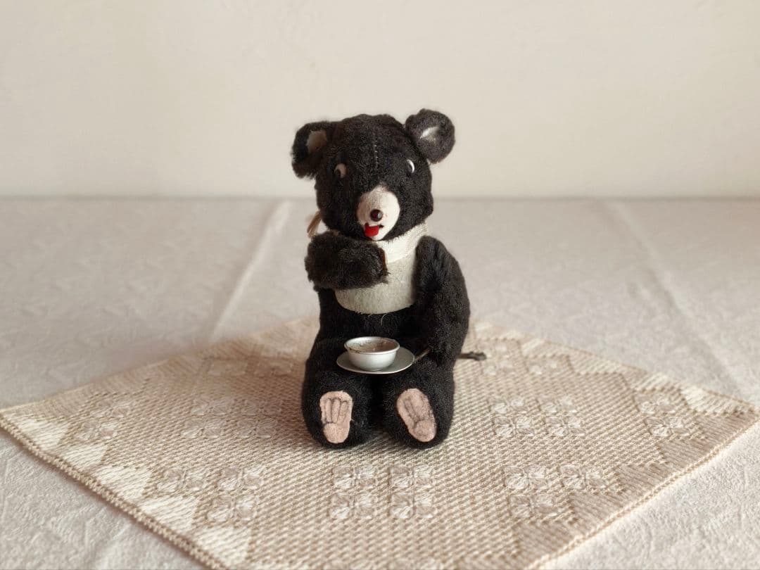 【꒰•̫͡•ོ꒱Chouさま】antique toy ❀ ミルクが好きなクマさん