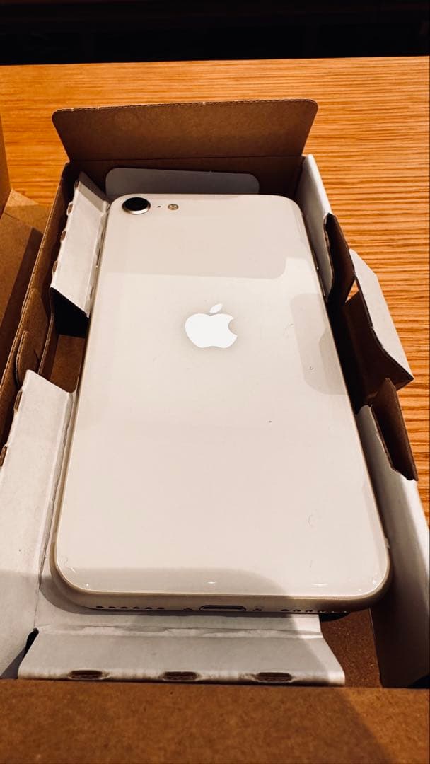 【未使用】 Apple iPhone SE (第3世代)docomoリユース品