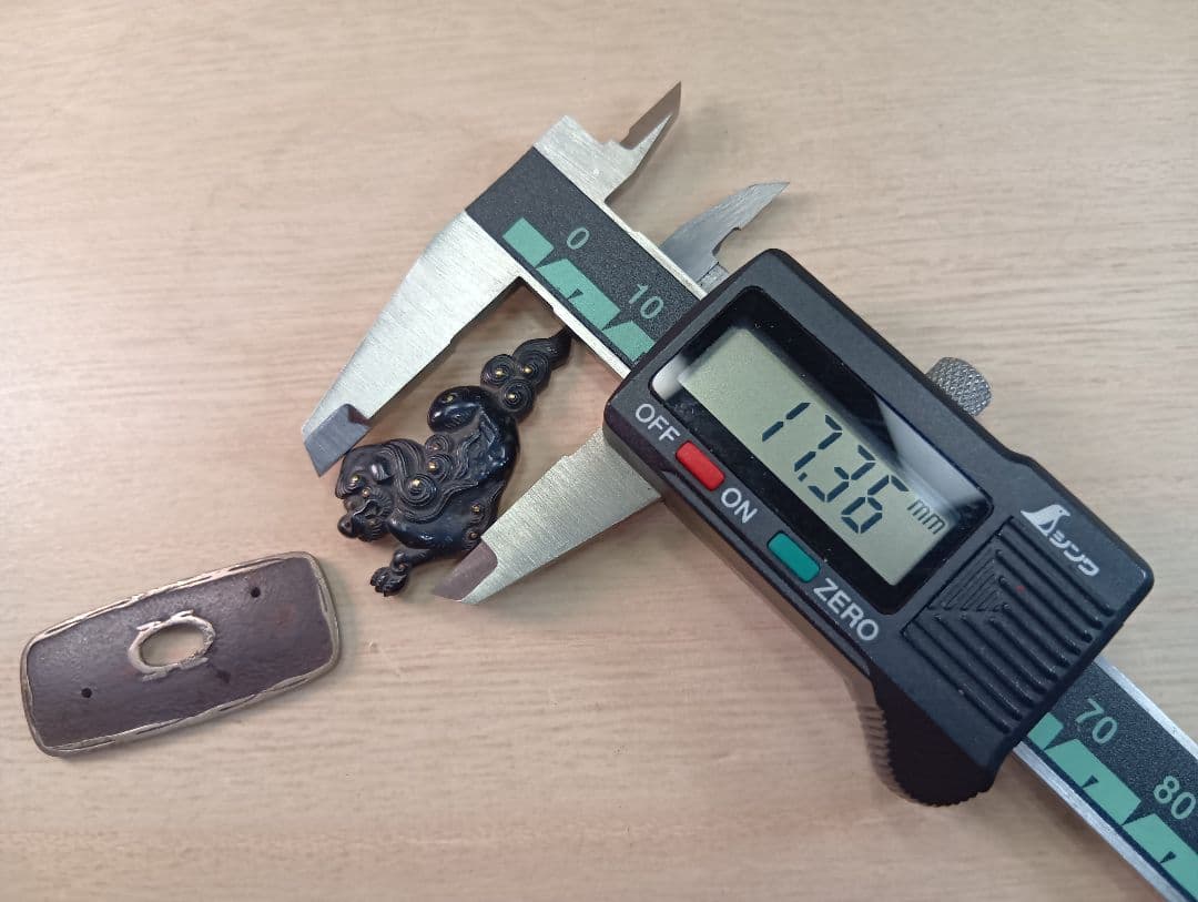 煙草入れ／獅子前金具