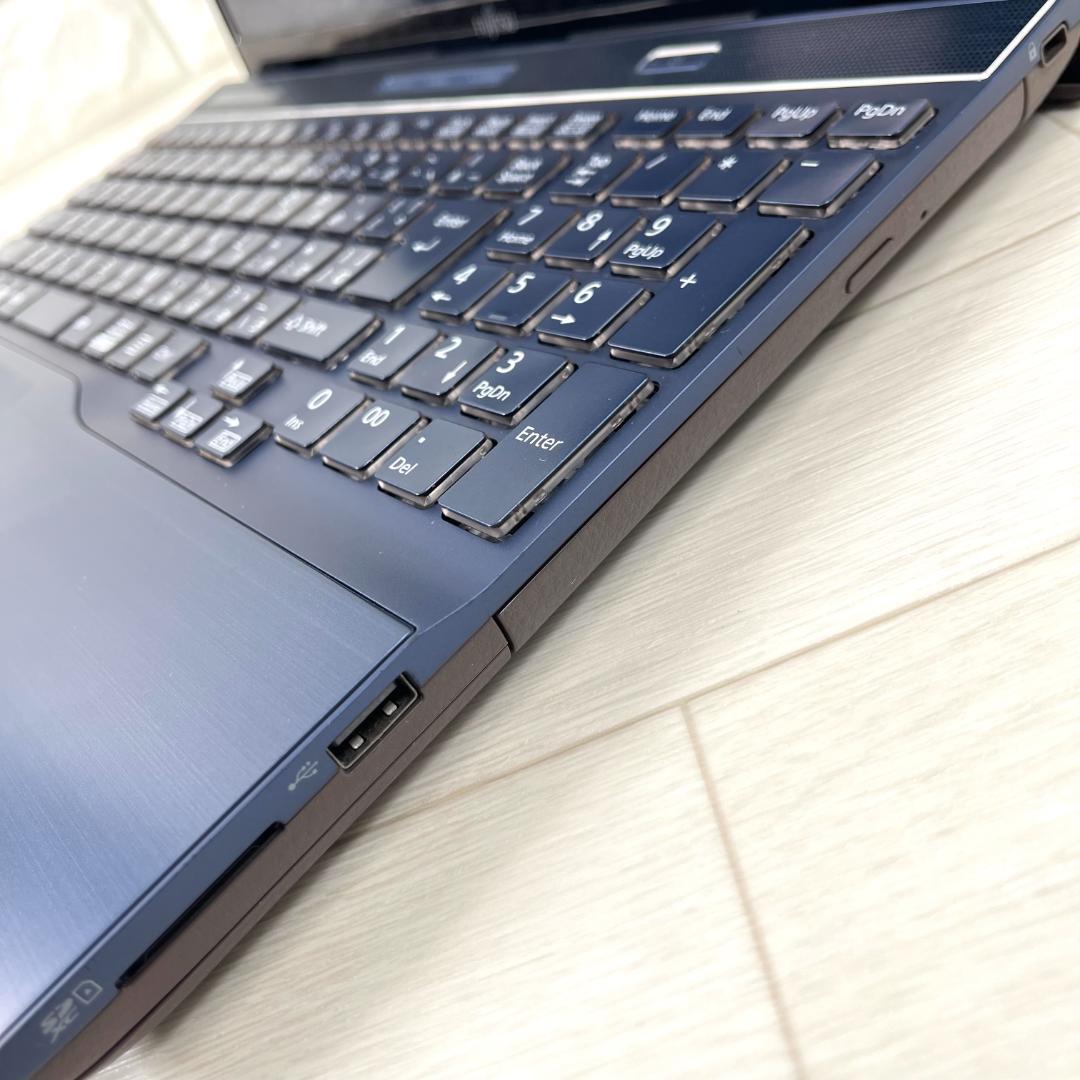 富士通 第8世代 i7 新品SSD512＋HDD搭載 メモリ16 ノートパソコン