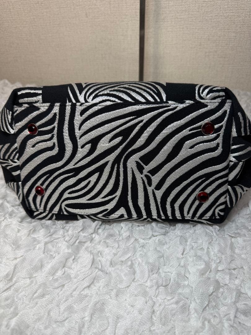 Think Bee! 2wayバッグ ジャカード ゼブラ柄 バラ刺繍 レザー 黒