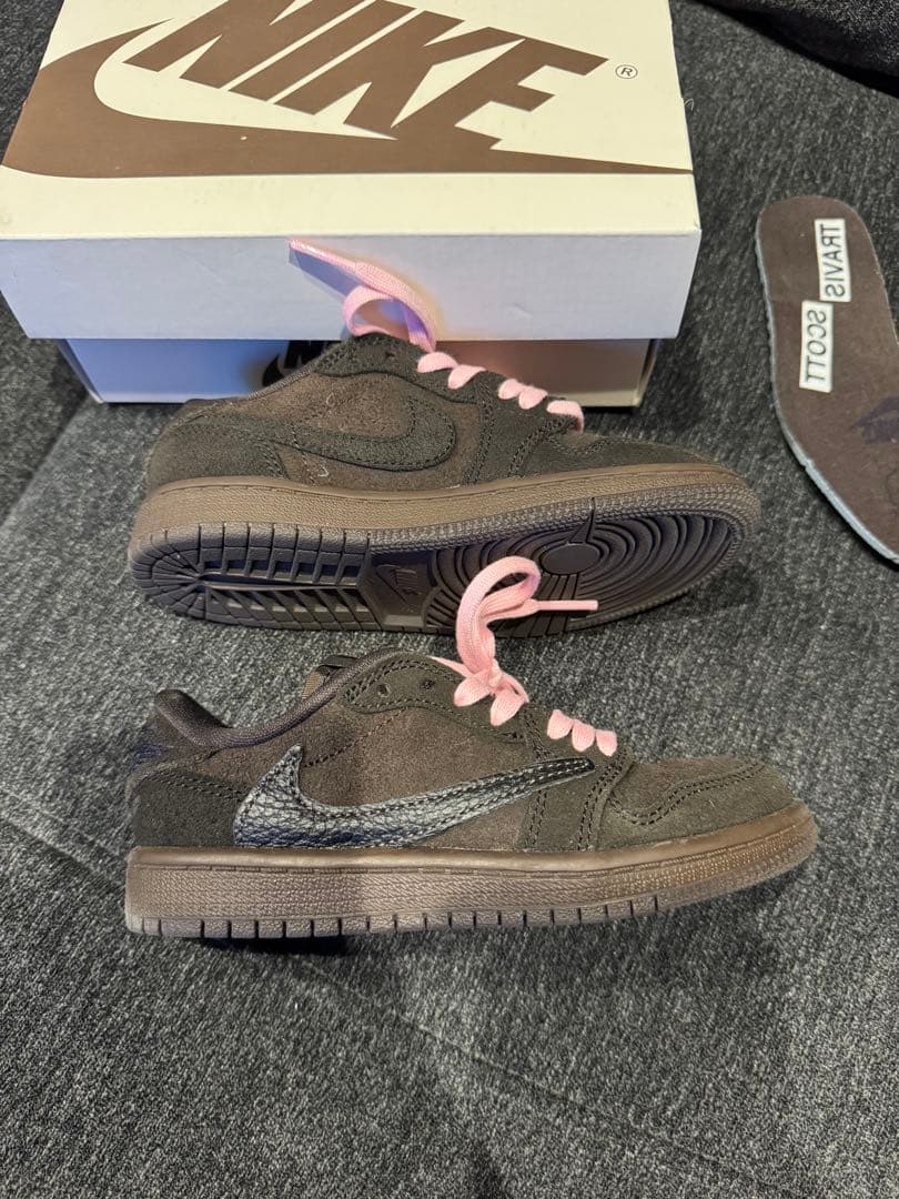 トラビススコット Velvet Brown and Dark Mocha