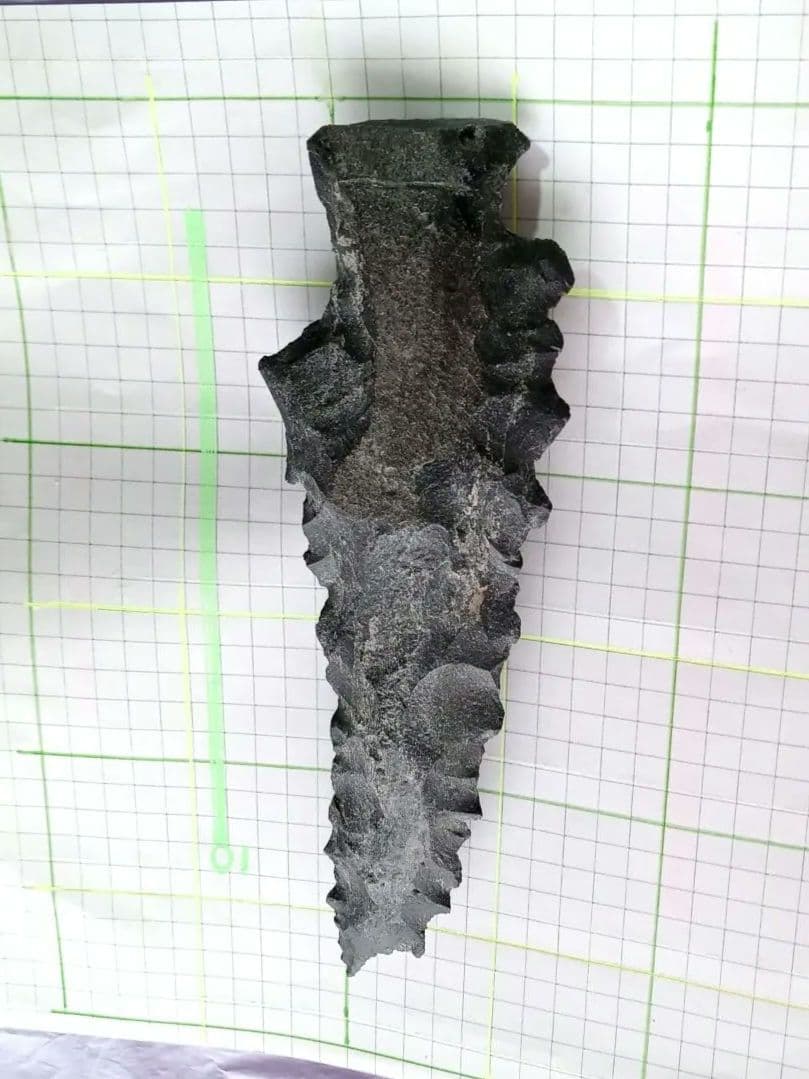 石剣 本物 サヌカイト 石器 模写