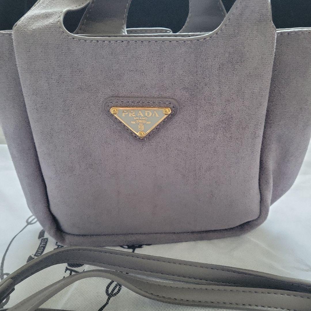 PRADA グレー ショルダーバッグノベルティ