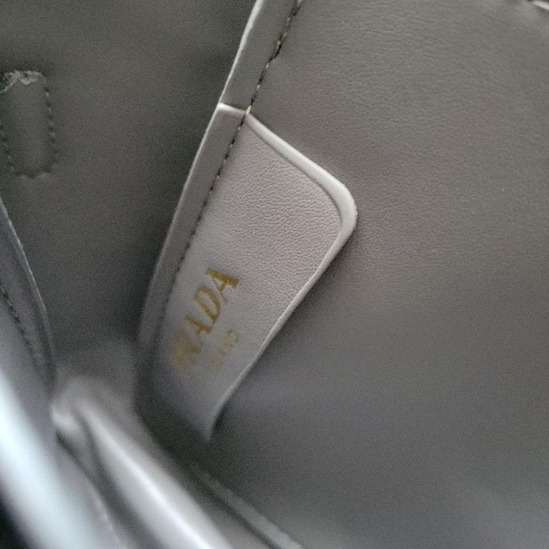 PRADA グレー ショルダーバッグノベルティ