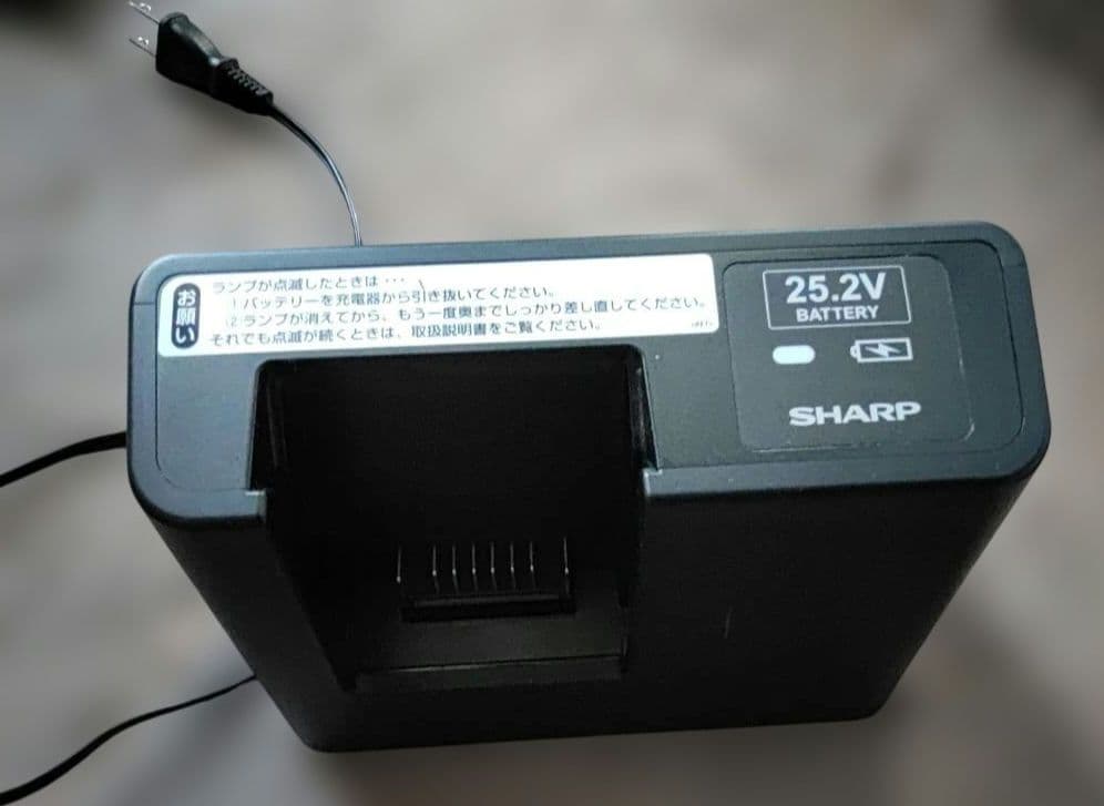 シャープ コードレススティッククリーナー EC-HR8-B 黒　ラクティブエア