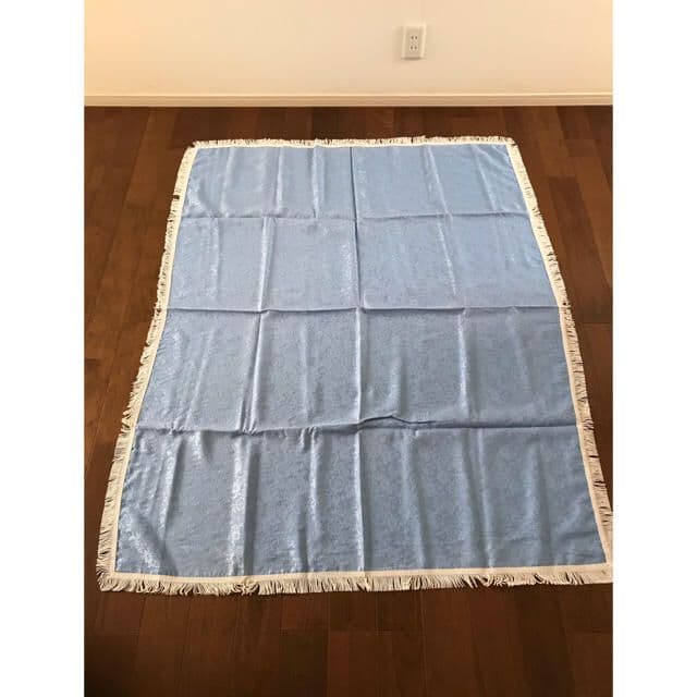 水色フリンジ付きテーブルセンター