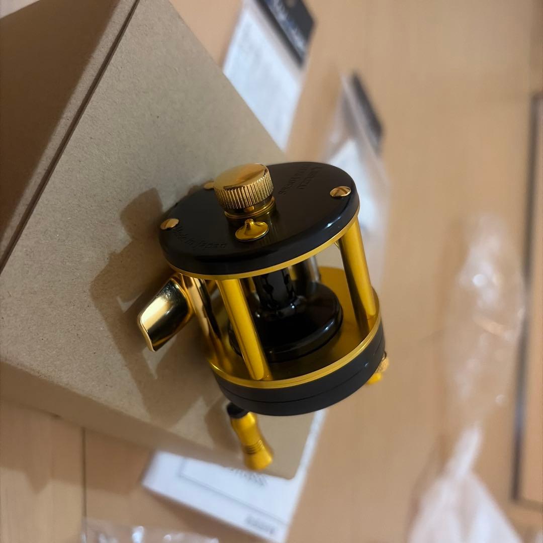 五十鈴工業 DD310SSS Black/Gold ISUZU ダイレクトリール