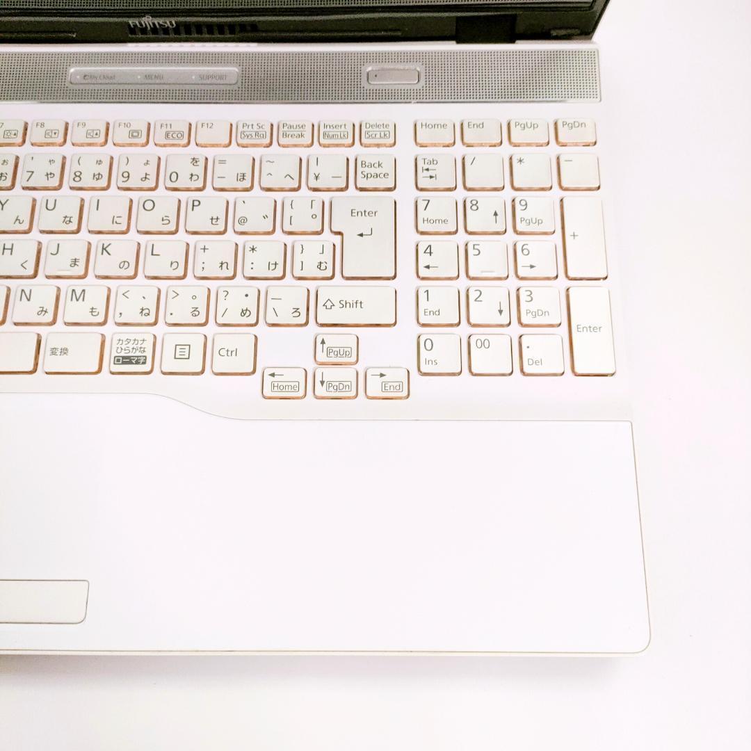 第8世代i7✨️Windows11 SSD 富士通 カメラ付き白ノートパソコン