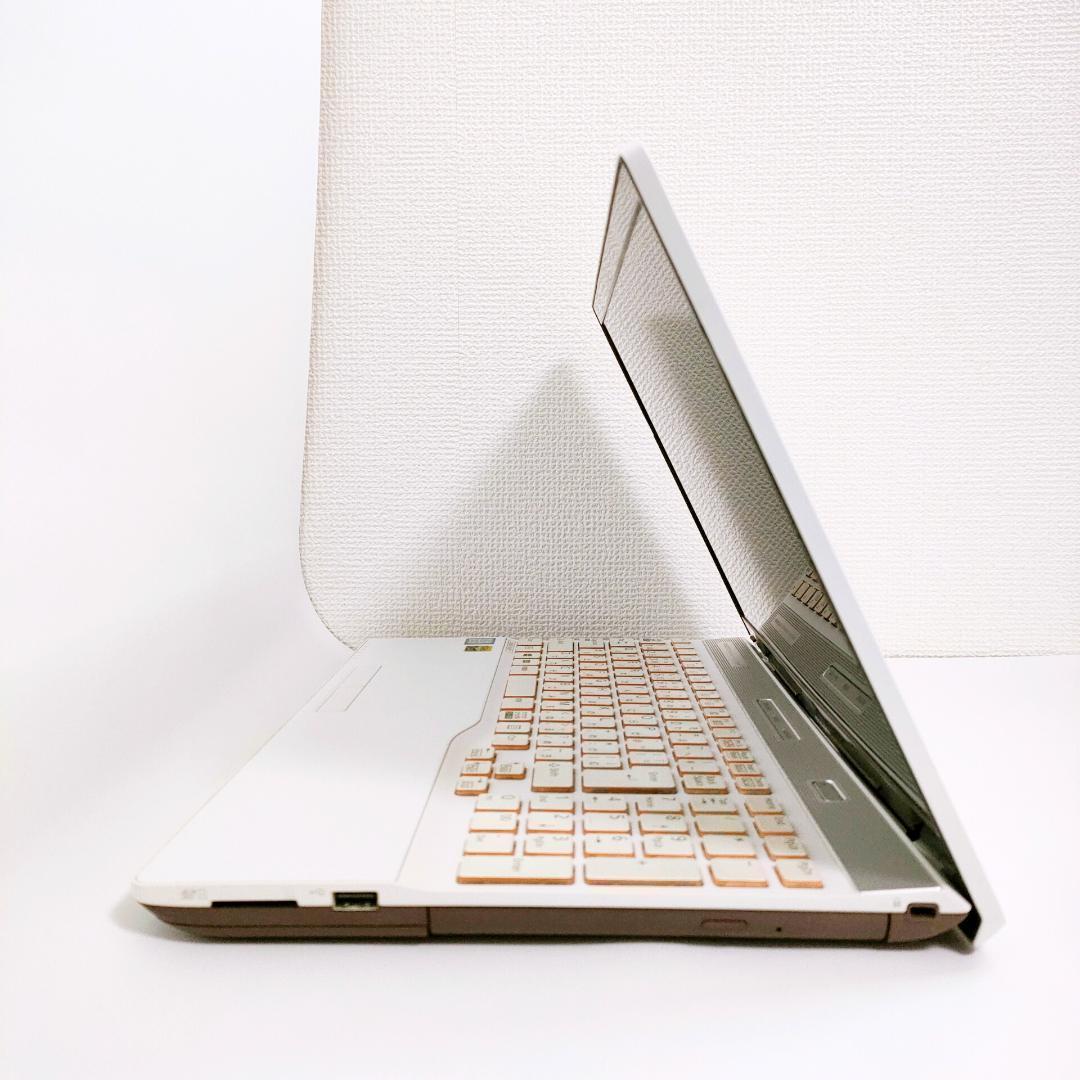 第8世代i7✨️Windows11 SSD 富士通 カメラ付き白ノートパソコン