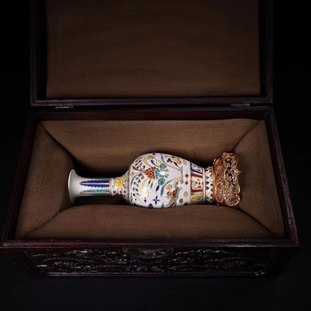 中国古美術・旧蔵粉彩陶磁器の花瓶・純銀の花飾り台座・置物・純手描き・文房具・箱付