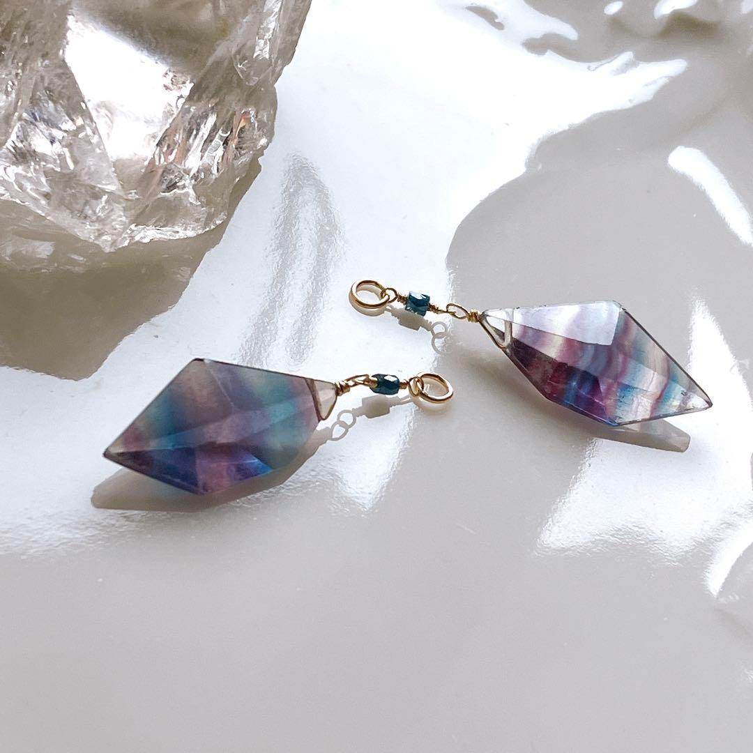 tama◆スピンドルカット バイカラーフローライト×ブルーダイヤチャーム